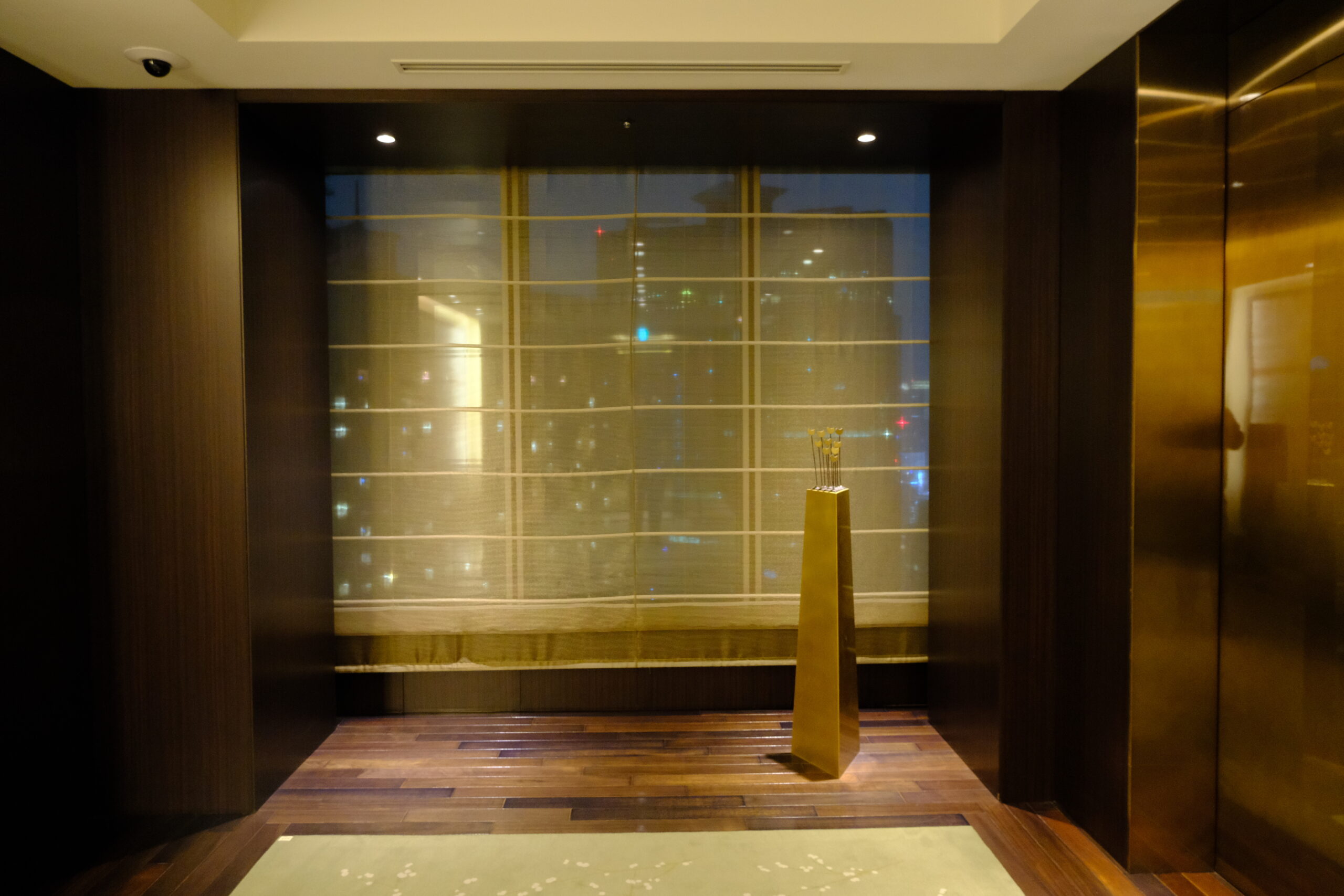 コンラッド東京　エグゼクティブコーナーシティスイート エレベーターホール